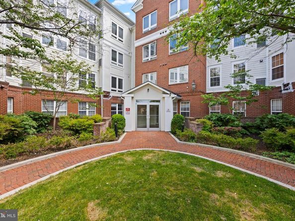 801 S Greenbrier Street 215, Arlington VA 22204