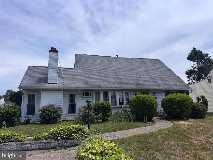 62 Plumtree Road, Levittown PA 19056