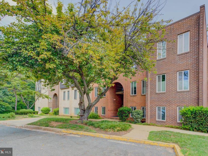 5051 7TH Road S 102, Arlington VA 22204