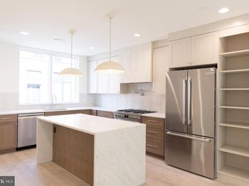 954 N 6TH Street