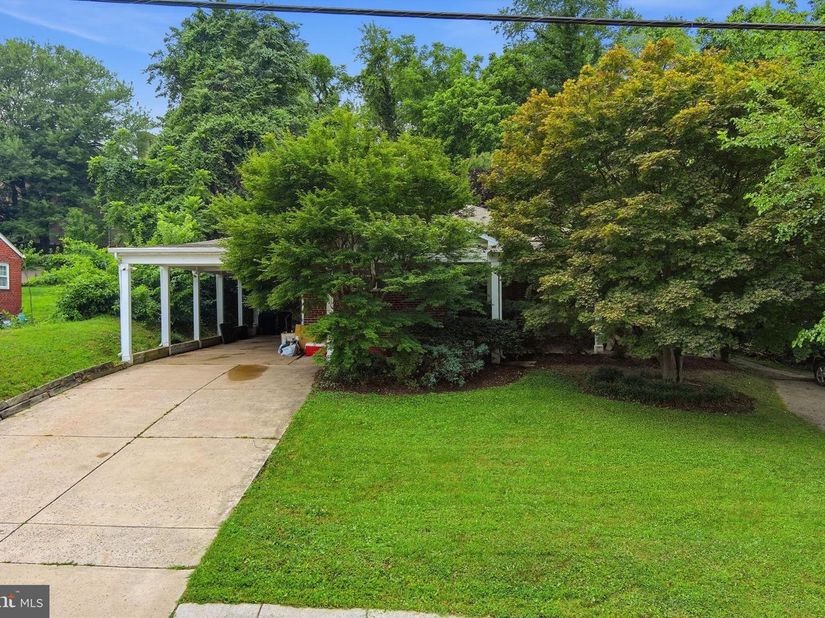 6105 Munson Hill Road, Falls Church VA 22044