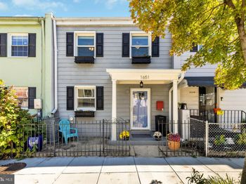 1651 11TH Place NE