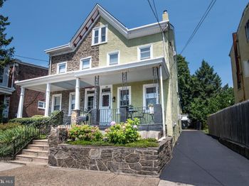 542 Dupont Street