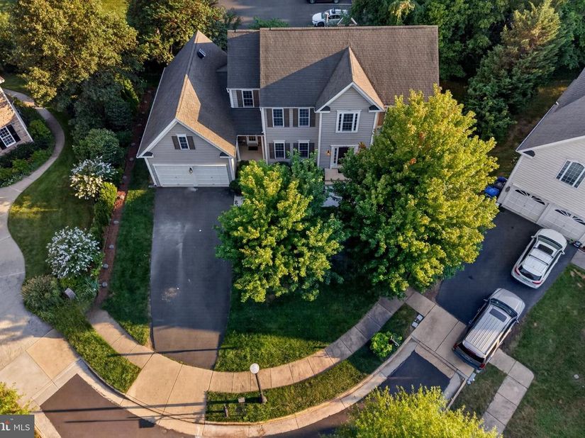 889 Ballou Street, Herndon VA 20170