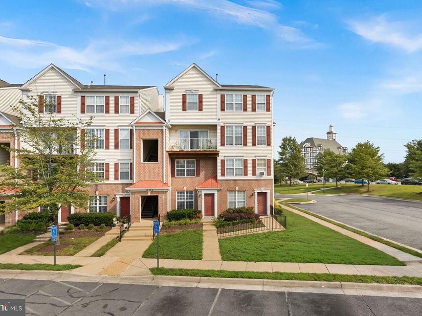 13384 Spofford Road 102, Herndon VA 20171