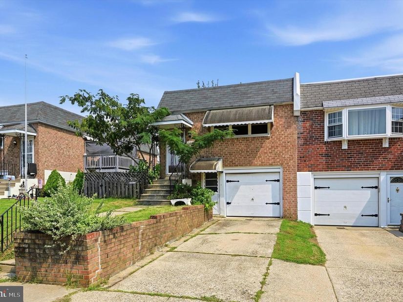 10209 W Keswick Road, Philadelphia PA 19114