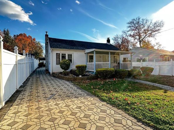 910 Magnolia Avenue, Croydon PA 19021