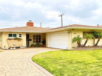 5621 Fallsgrove