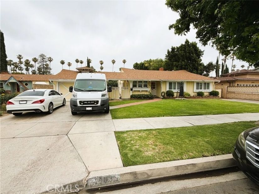 15035 Gilmore Street, Van Nuys (los Angeles) CA 91411