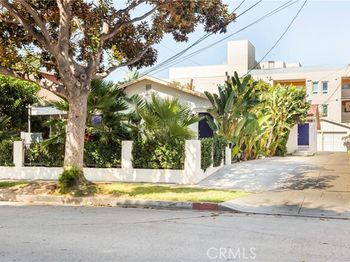239 W Hillcrest