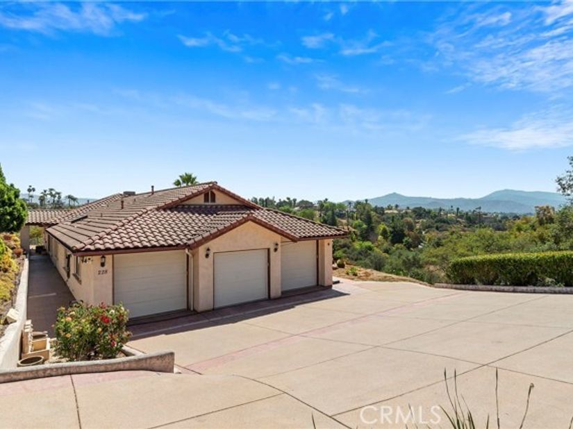 228 Vista Grande, Escondido CA 92025