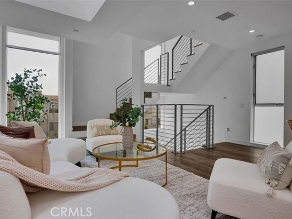6919 Knowlton Place, Los Angeles CA 90045