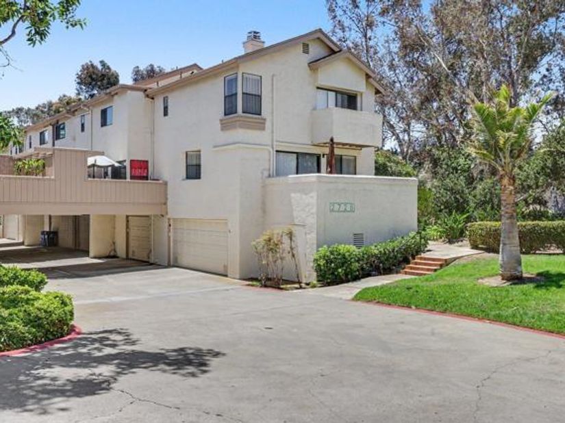 2728 Ariane Dr 52, San Diego CA 92117