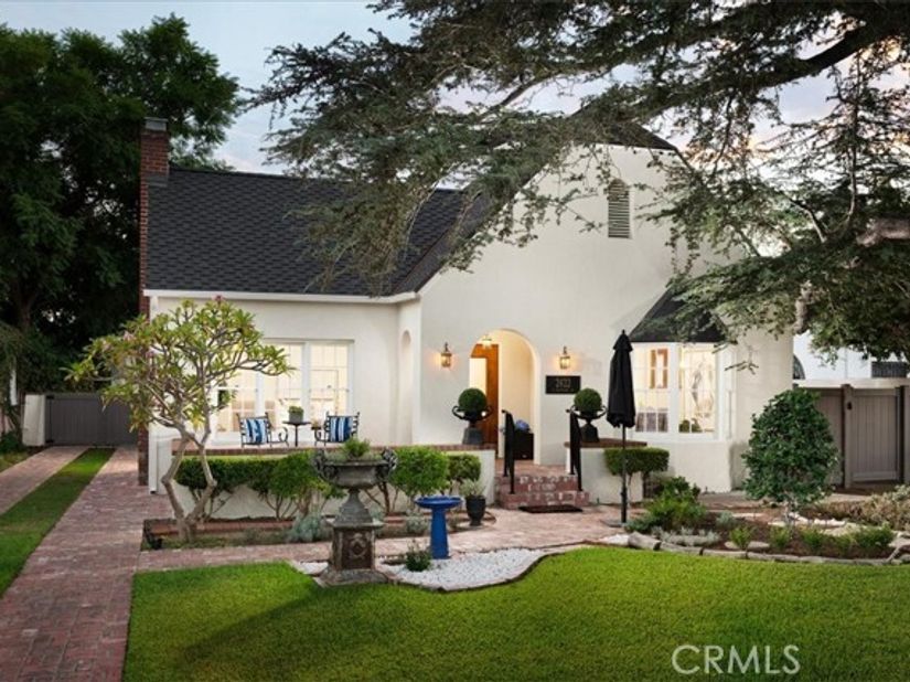 2422 N Heliotrope, Santa Ana CA 92706
