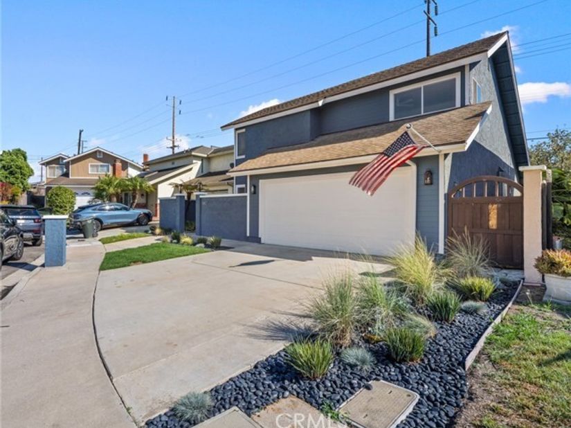 987 Modjeska, Costa Mesa CA 92627