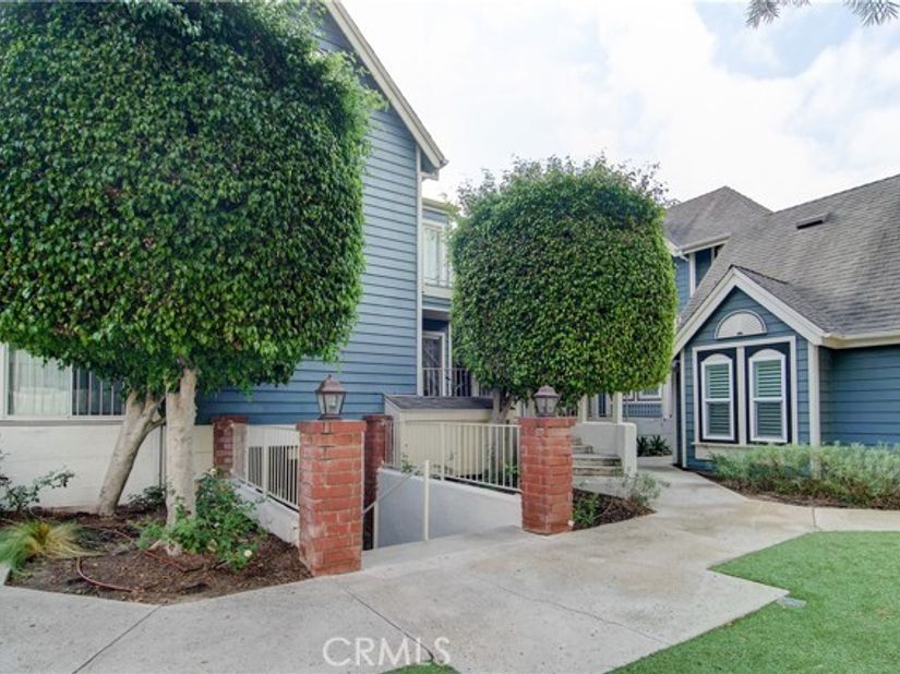 810 Baker 106, Costa Mesa CA 92626