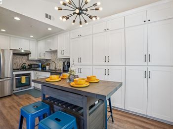 1255 N Los Robles Ave