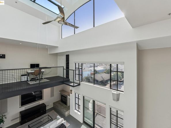 850 W Grand Ave 17, Oakland CA 94607