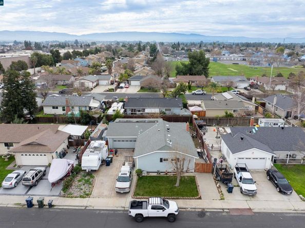 5833 Singing Hills Ave, Livermore CA 94551