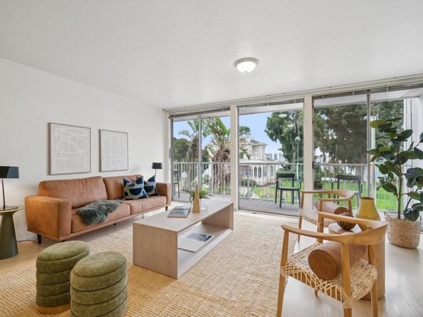 1425 Lakeside DR 201, Oakland CA 94612