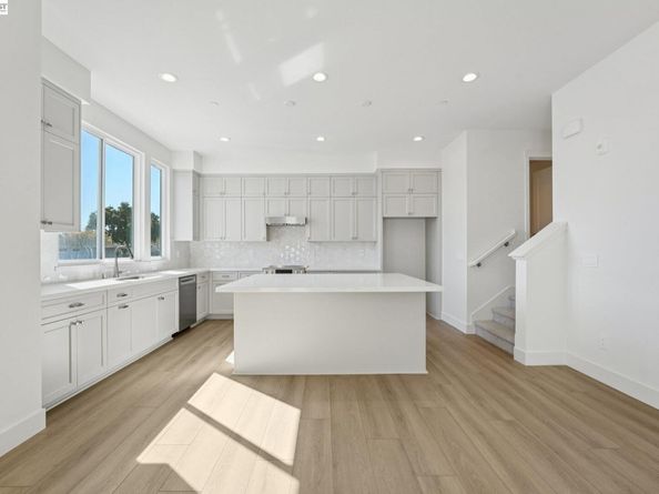 1933 Grand Street, Alameda CA 94501