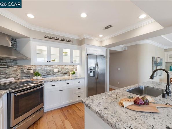 2501 Pine Knoll Dr 8, Walnut Creek CA 94595