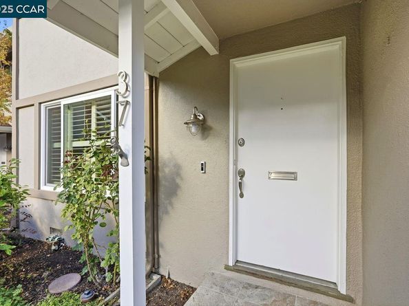 37 Miramonte Dr, Moraga CA 94556