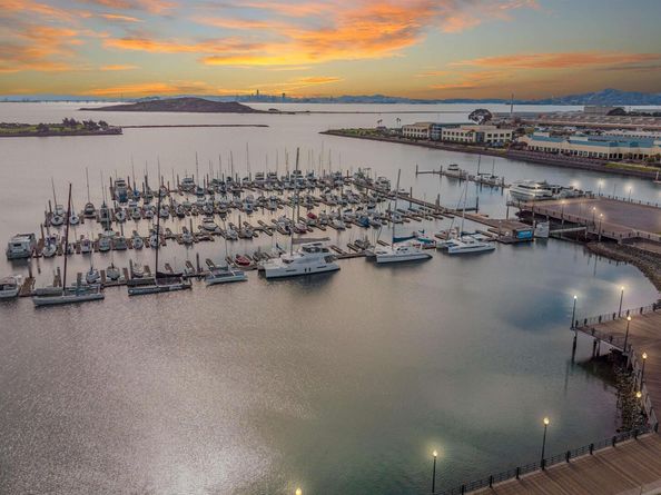 104 Marina Lakes Dr, Richmond CA 94804