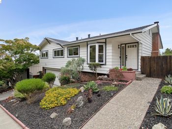201 Crestmont
