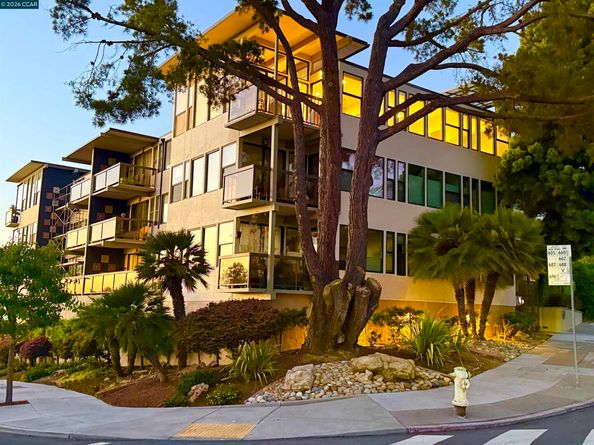 5400 Broadway Ter 301, Oakland CA 94618