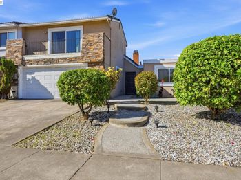 33253 Lake Pyramid St