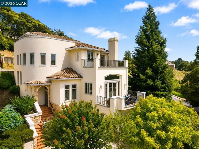 698 Via Rialto, Oakland CA 94619