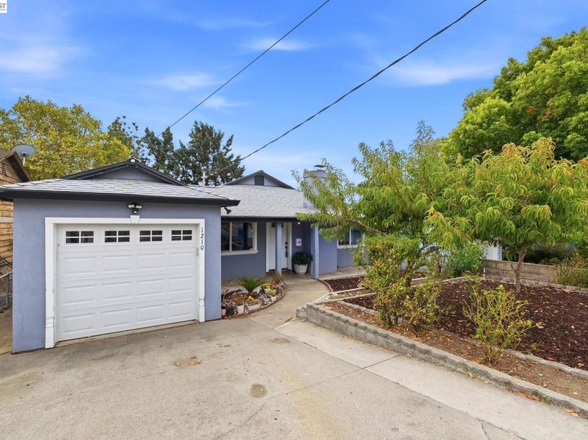 1210 Highland Blvd, Hayward CA 94542