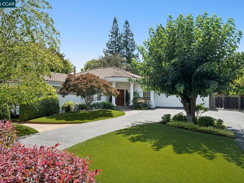 2 Reliez Manor Ct, Lafayette CA 94549