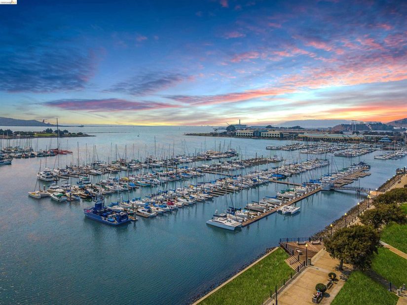 45 Schooner Ct, Richmond CA 94804