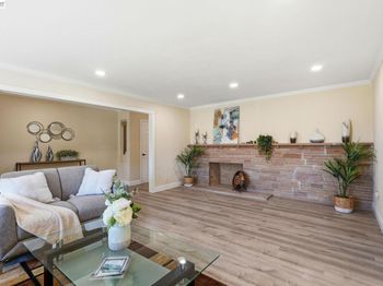 1204 Vistagrand Dr