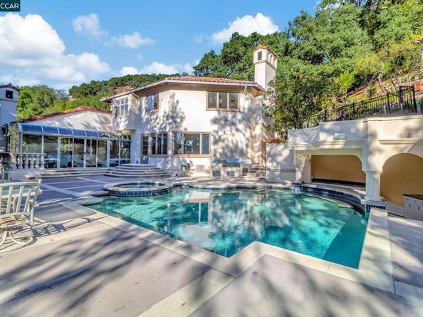 74 Yarrow Valley Ln, Orinda CA 94563