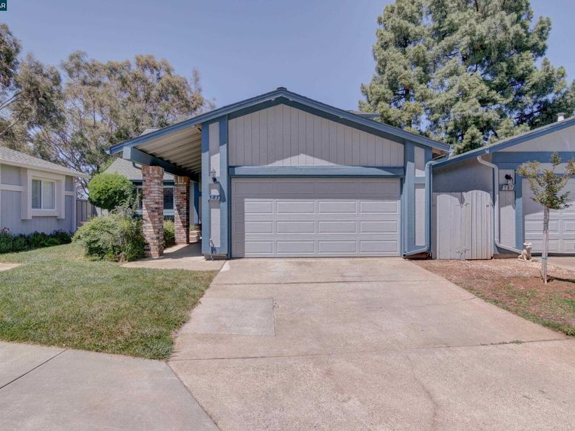 585 Mt Dell Dr, Clayton CA 94517
