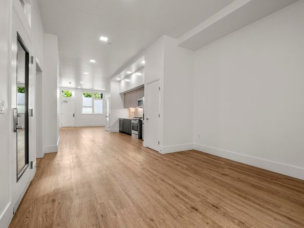 1545 32nd Street 111, Oakland CA 94608