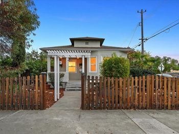 1713 Elm St