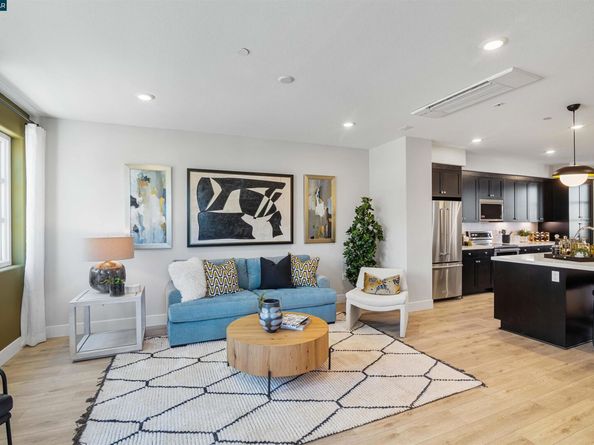 27258 Lumina Ct, Hayward CA 94541