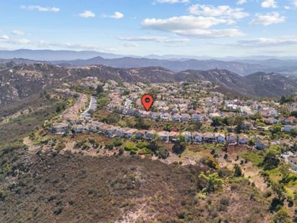2462 Bear Rock Gln, Escondido CA 92026