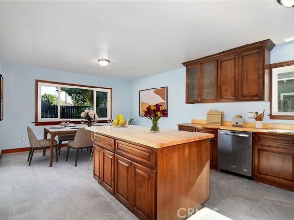 7746 Mclaren, West Hills (los Angeles) CA 91304