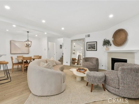 21500 Califa Street 184, Woodland Hills (los Angeles) CA 91367