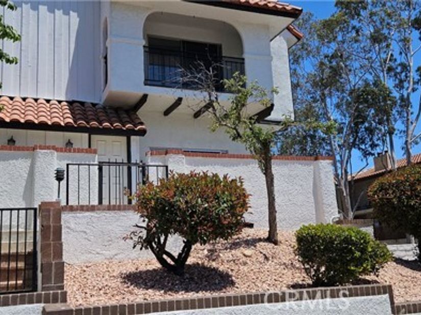 10030 Owensmouth 24, Chatsworth (los Angeles) CA 91311