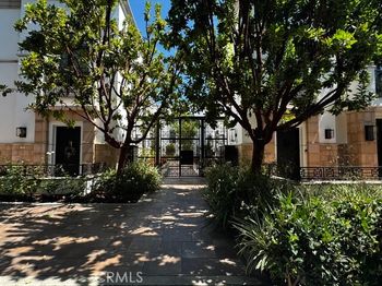 288 S Oakland