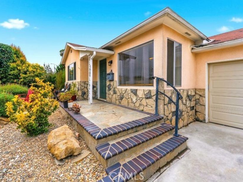 5055 N Raton, Long Beach CA 90807