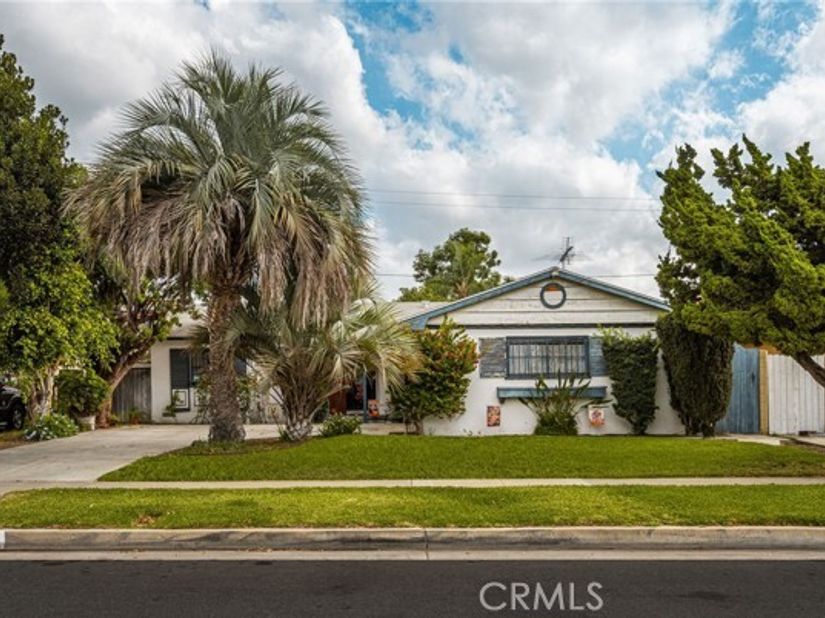 927 S Laurel, Santa Ana CA 92704