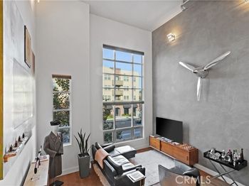 706 N Santiago Street