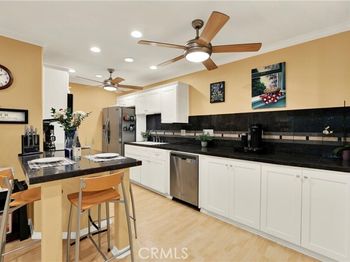 552 N Bellflower